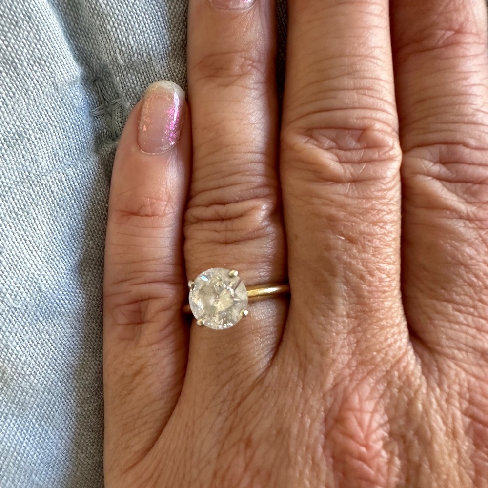 Real 100% Authentic Diamond ring! 2.5 ct. 14 carat stamped gold band. Made in LA